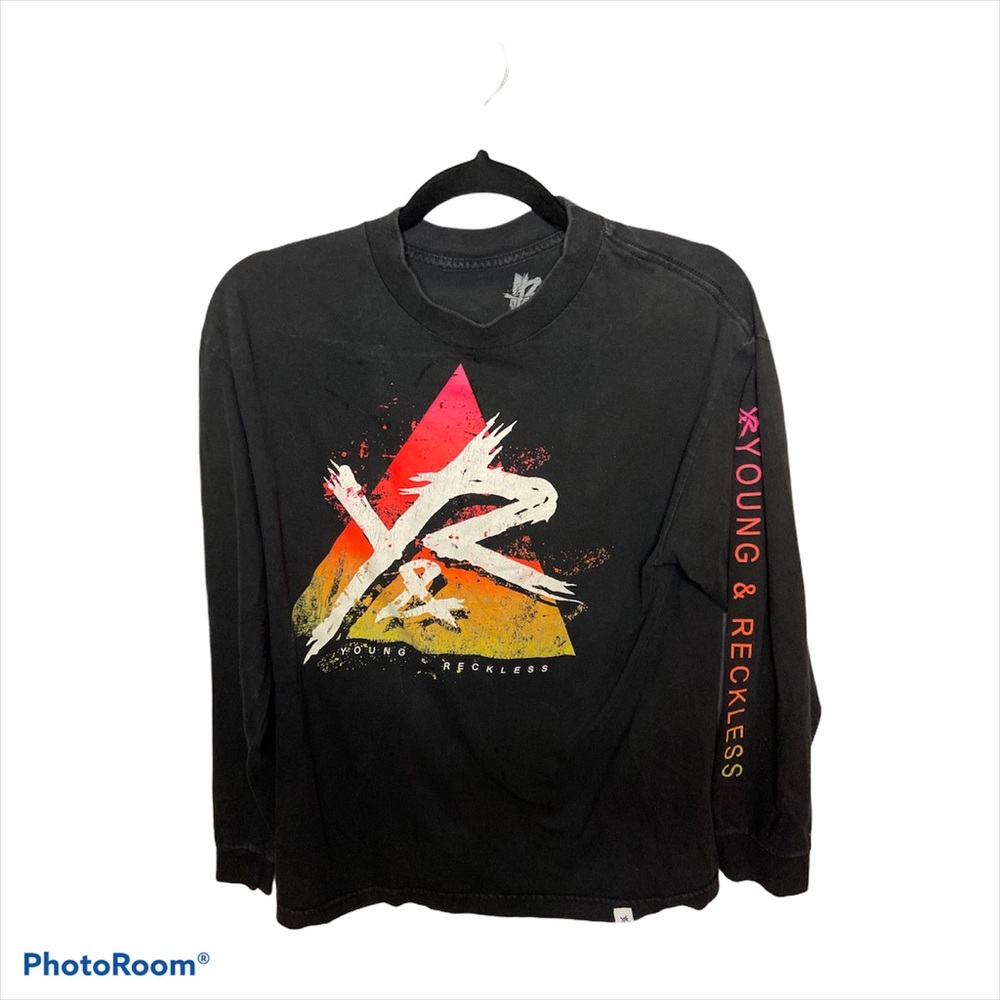 Young and reckless t-shirt Medium